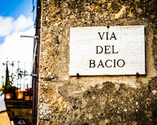 “Con 24 mila baci mi hai portato alla follia…”